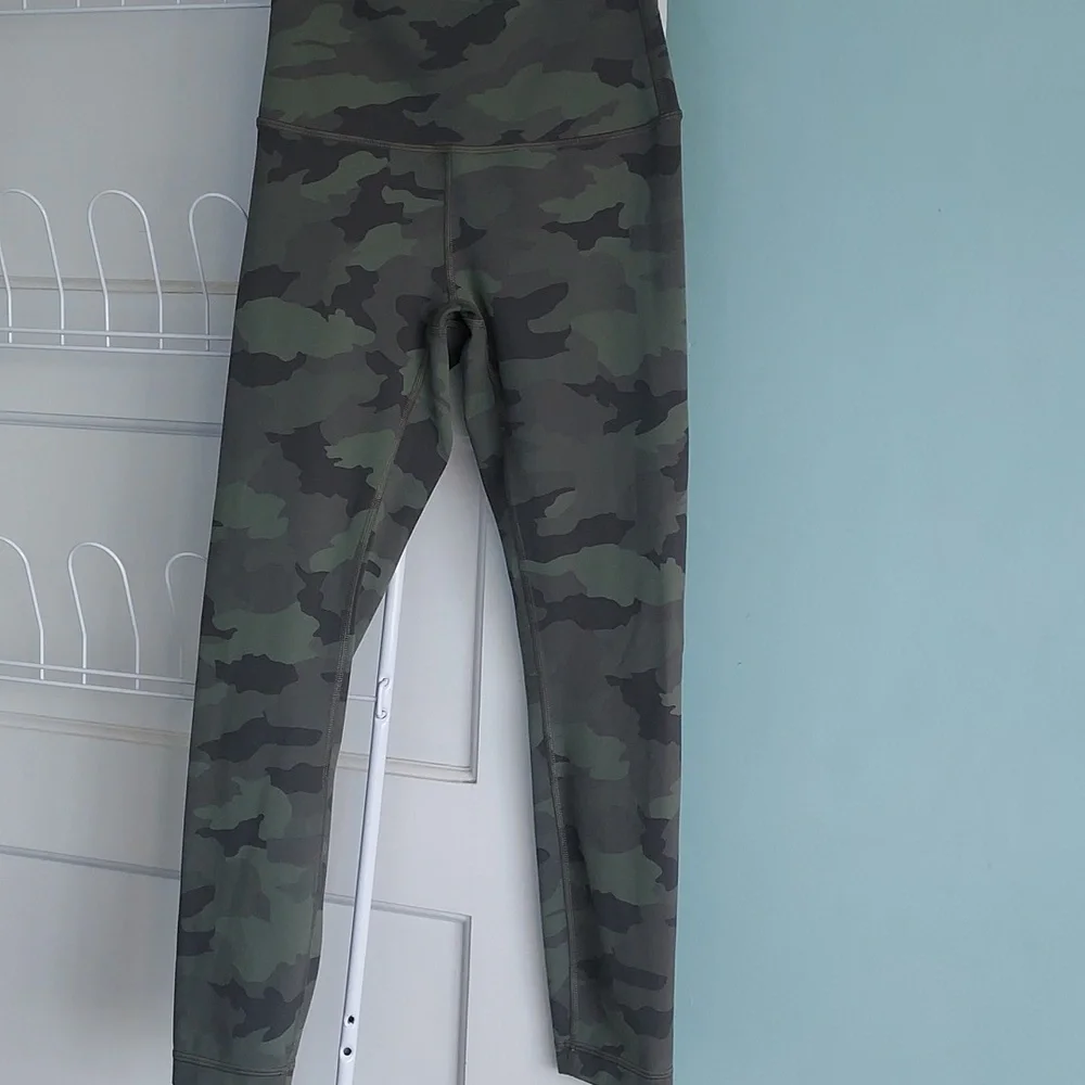 Lululemon Wunder Train High-Rise Crop 23